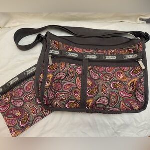 Lesportsac deluxe everyday crossbody bag.